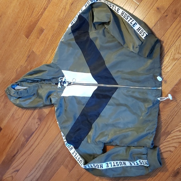 BRAND NEW LIGHTWEIGHT ZIPPER JACKET, WINDBREAKER, LINED, LARGE JUNIORS - Picture 1 of 2